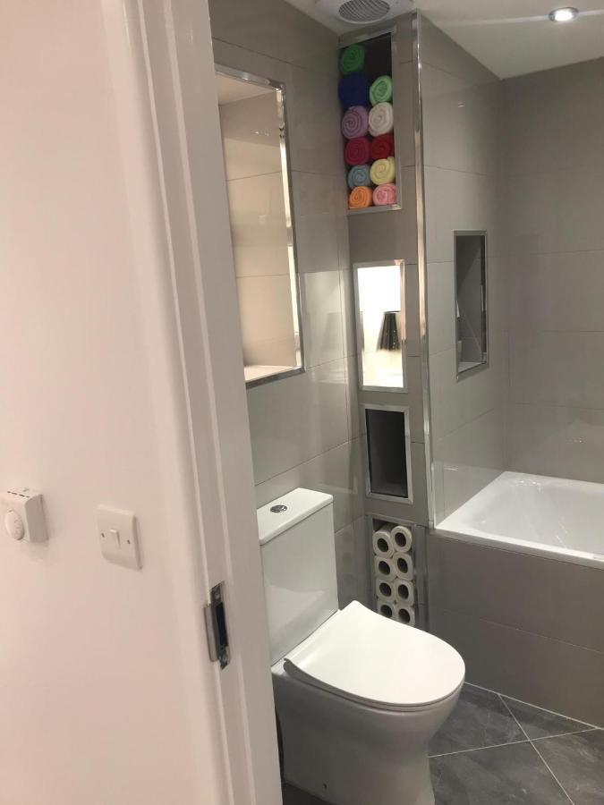 One Bedroom Apartment Goodmayes Eksteriør bilde
