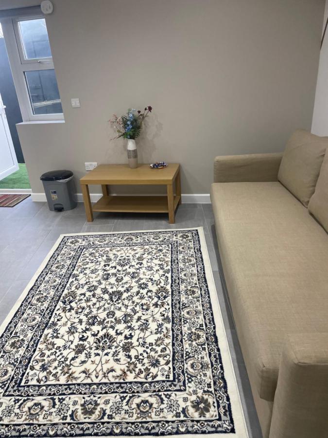 One Bedroom Apartment Goodmayes Eksteriør bilde