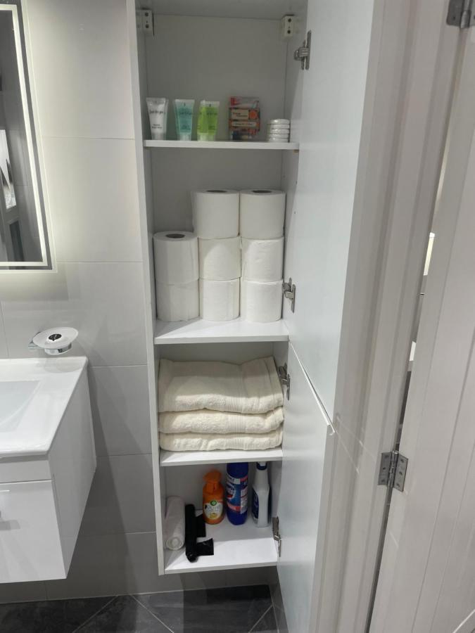 One Bedroom Apartment Goodmayes Eksteriør bilde