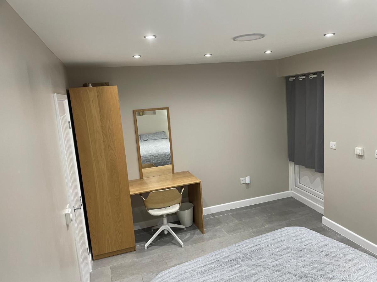 One Bedroom Apartment Goodmayes Eksteriør bilde